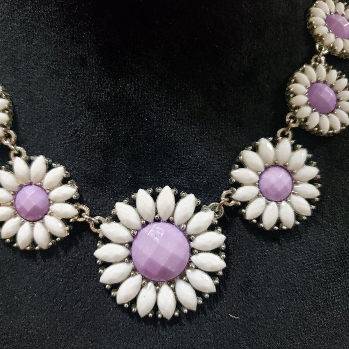 Women's Charming Charlie White & Purple Sun flower Daisy Statement Lobster Clasp