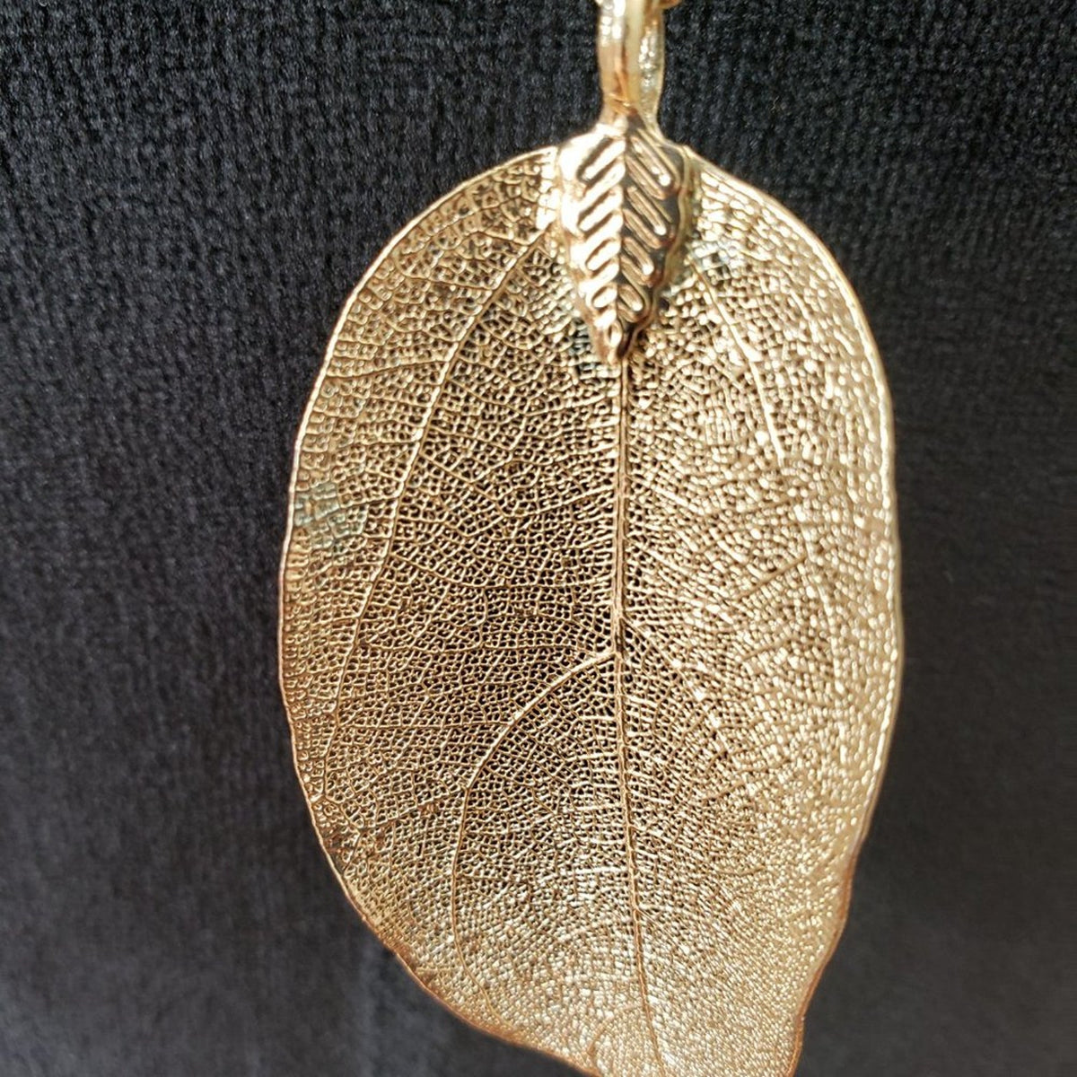 Vintage Womens Gold Plated Textured Filigree Real Leaf Long Pendant Necklace