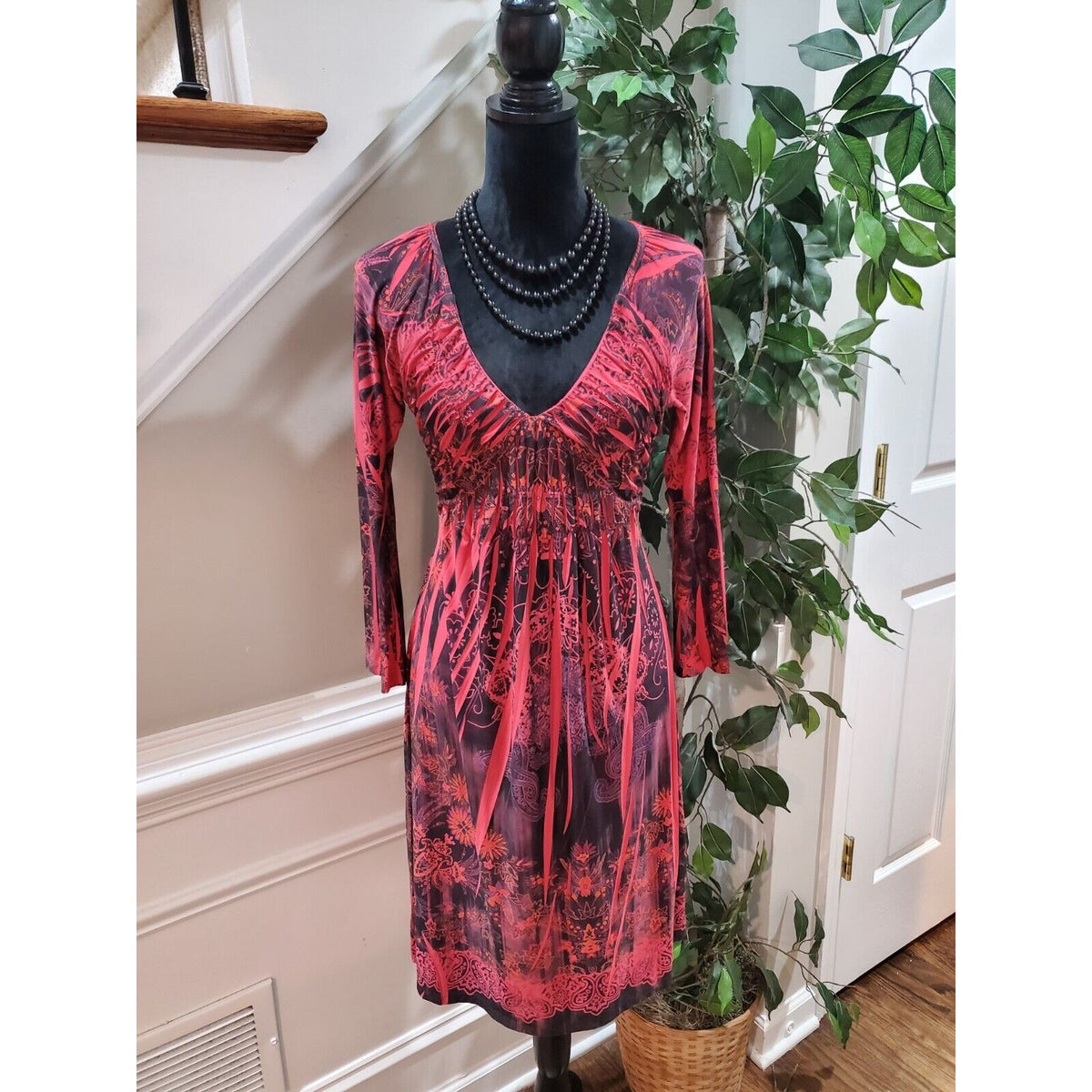 B. Friends Women's Multicolor Polyester V-Neck Long Sleeve Knee Length Dress S