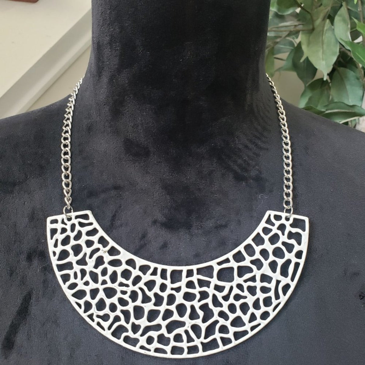 Women's White Geometric Cutout Metal Collar with Silver Chain Necklace