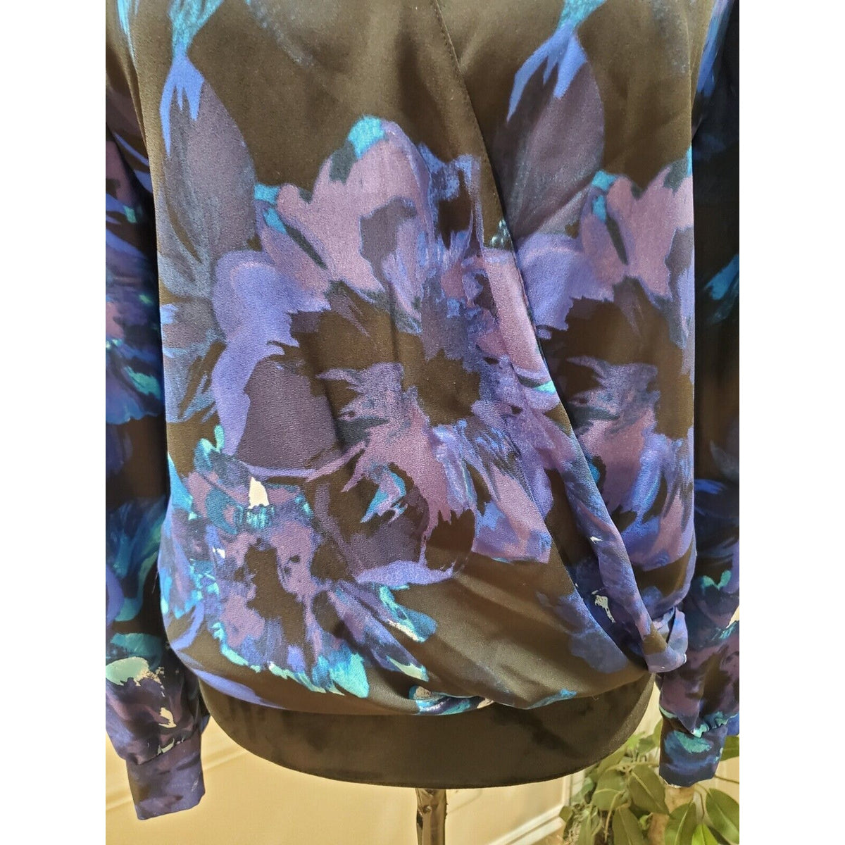 Ann Taylor Women's Floral Polyester V-Neck Long Sleeve Casual Top Blouse Size M
