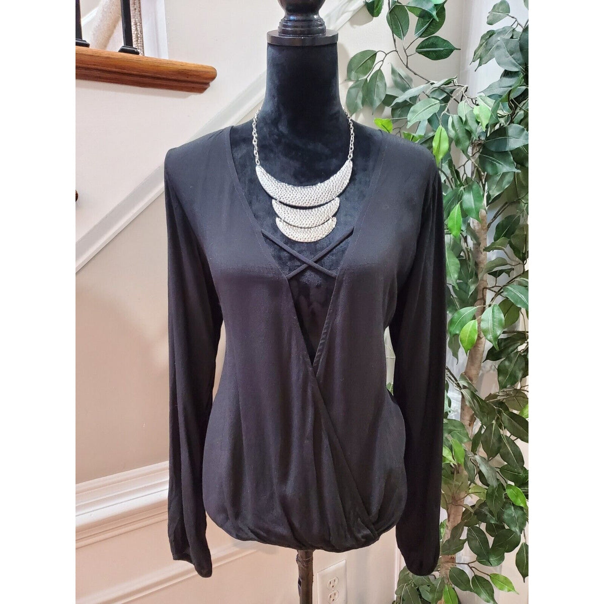 Lucy Love Women's Black 100% Rayon V-Neck Long Sleeve Casual Top Blouse Size M