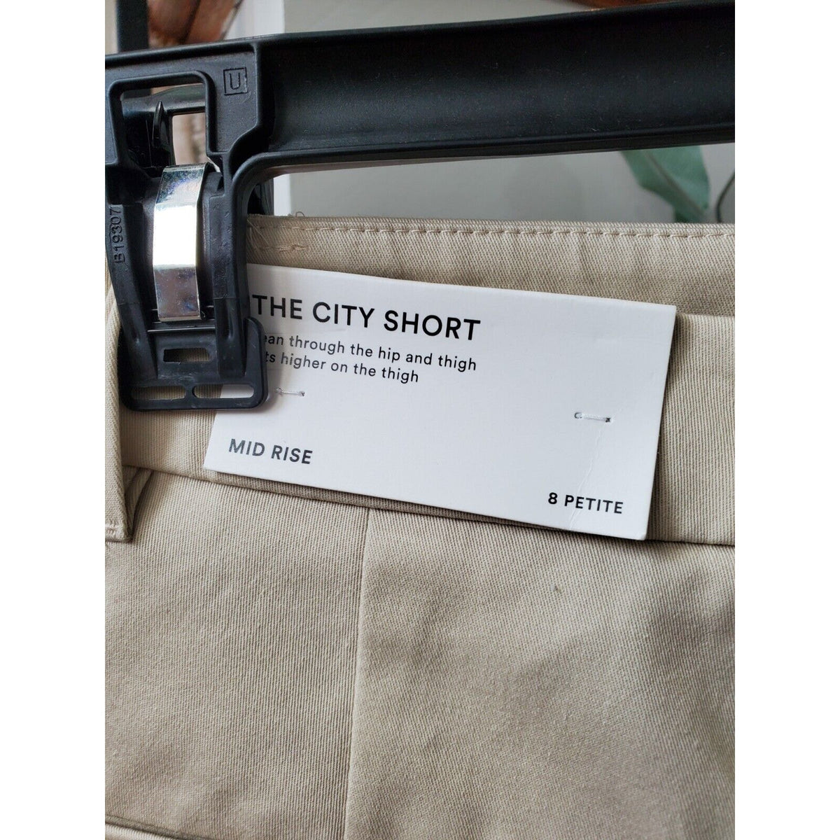 Ann Taylor The City Beige Khaki Solid Mid Rise Flat Front Chino Shorts 8 Petite