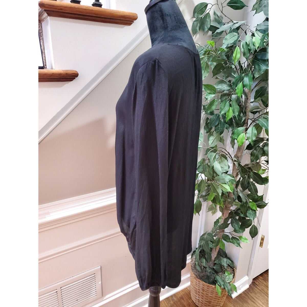 Lucy Love Women's Black 100% Rayon V-Neck Long Sleeve Casual Top Blouse Size M