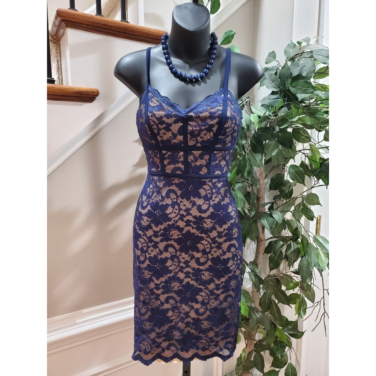 B. Darlin Blue Lace Nylon Sweetheart Neck Sleeveless Knee Length Dress Size 5/6