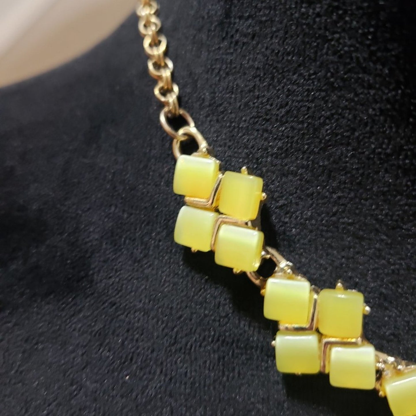 Womens Fashions Yellow Square Shaped Gemstone Collar Necklace with Lobster Clasp