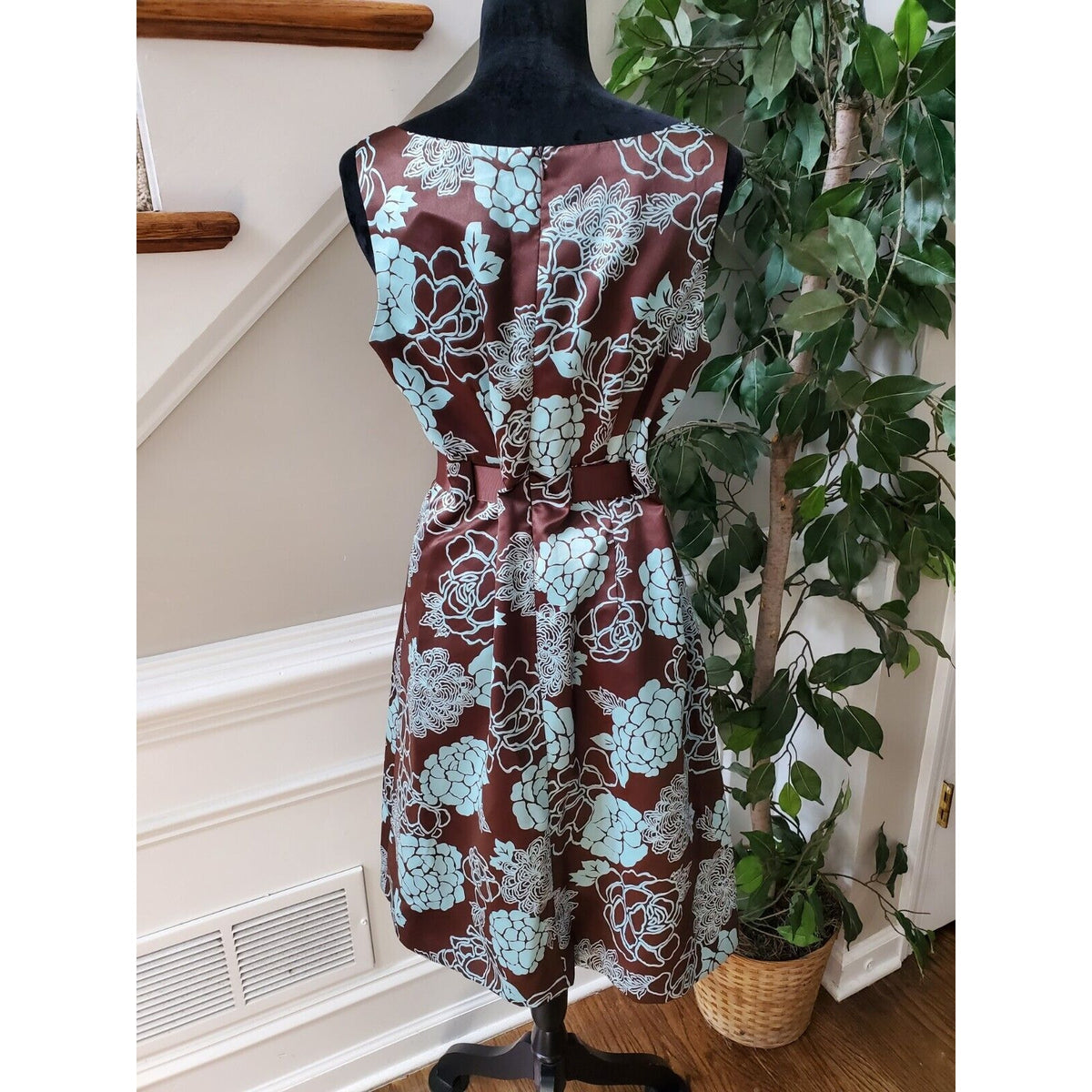 Dressbarn Women's Brown Floral Polyester Round Neck Sleeveless Knee Length 12