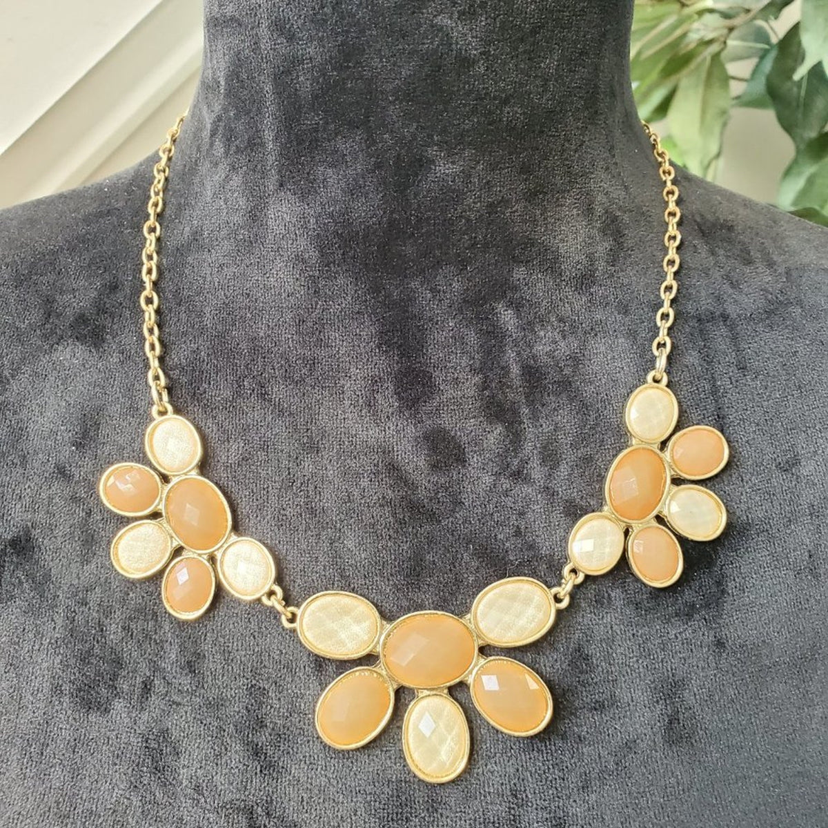 Women's Vintage Charming Charlie Ivory/Gold Tone Statement Necklace