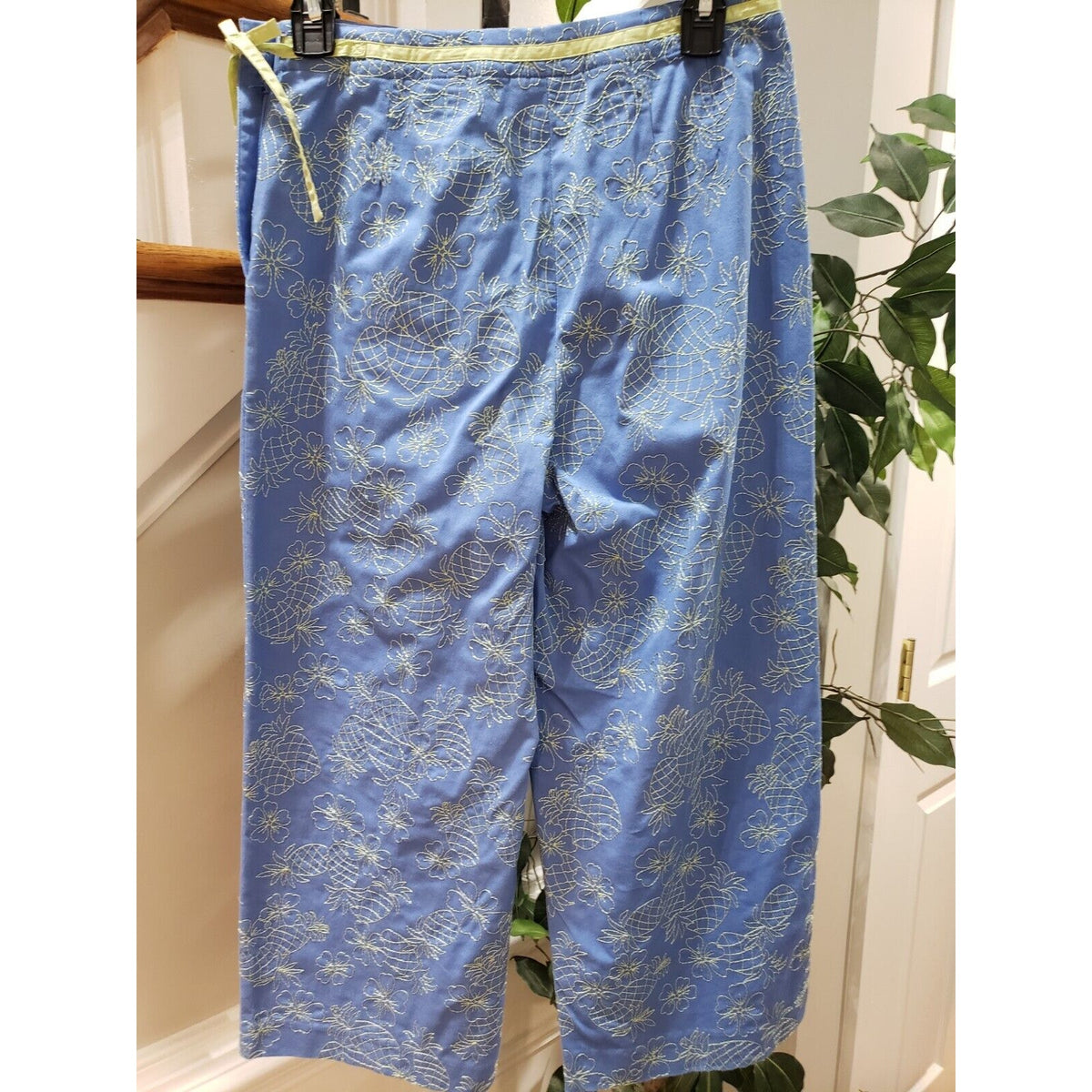 Talbots Embroidered Pineapple Flower Blue & Yellow Stretch Capri Pants Size 4