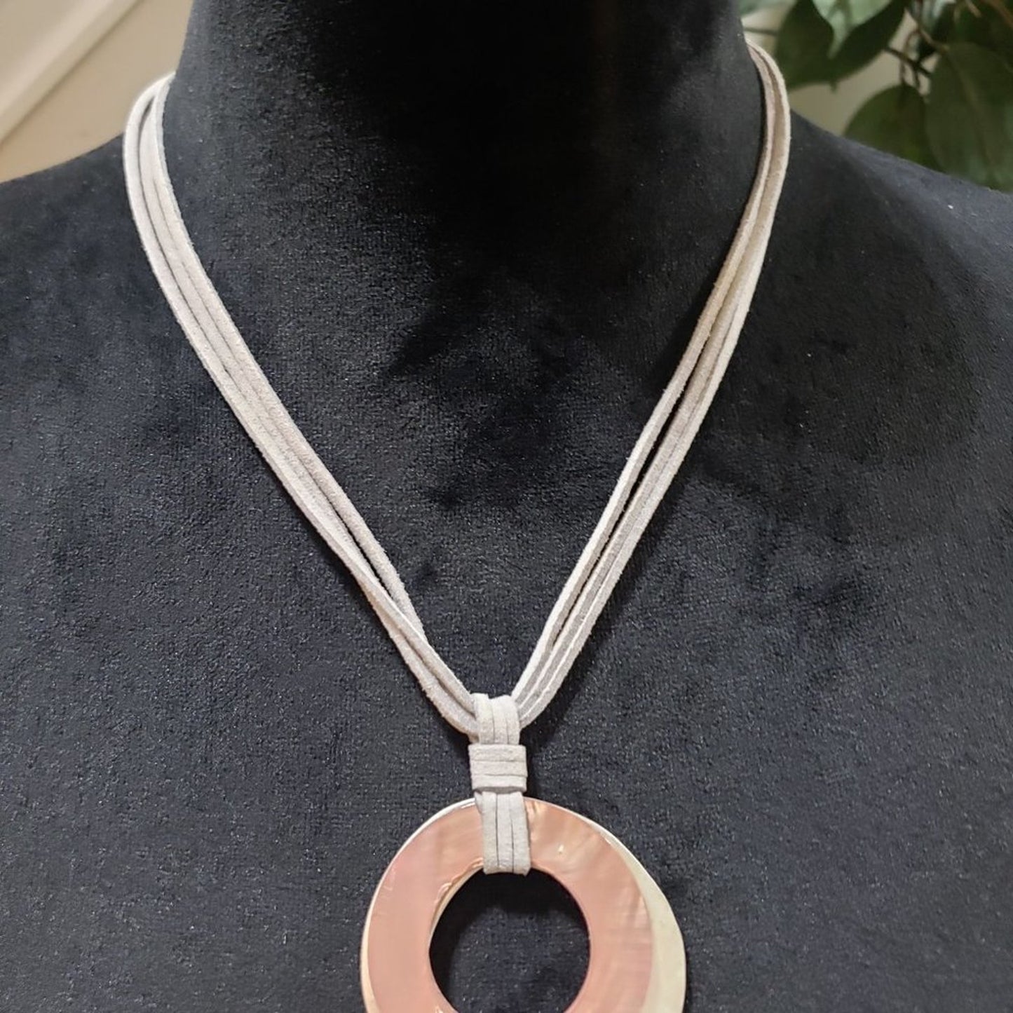Women's Gold-Tone Disc Pendant Choker Necklace