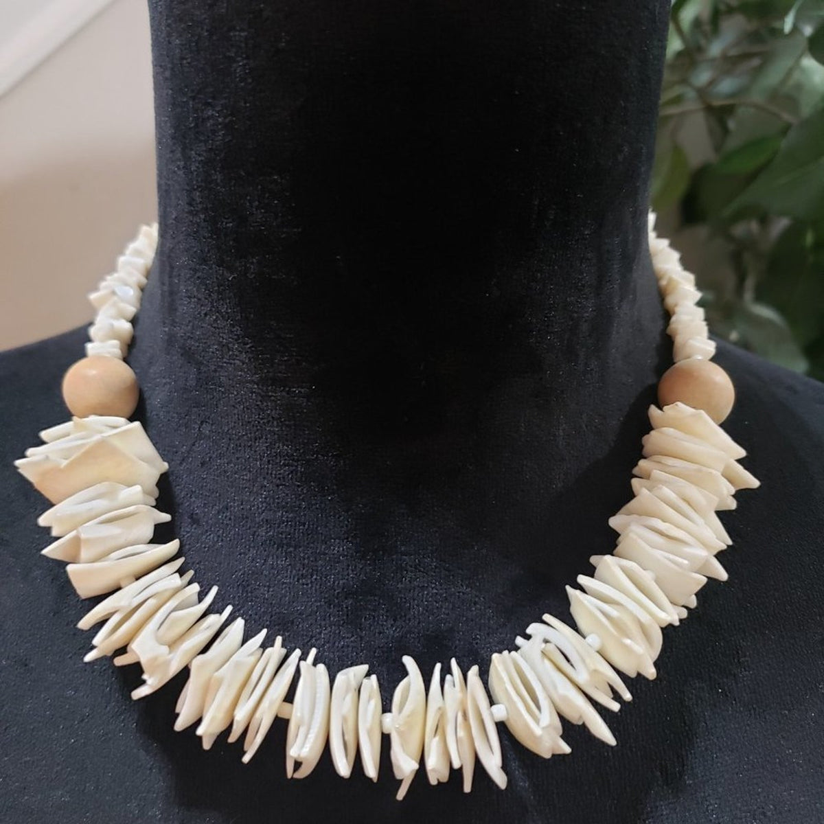 Womens Fashion White Shell Chip and Seed Beaded Choker Necklace w/ Lobster Clasp