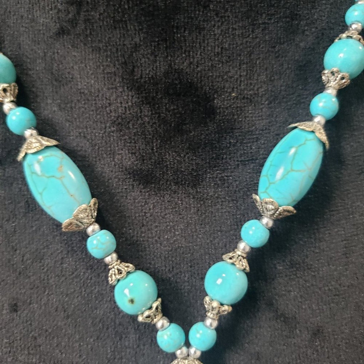 Womens Beaded Southwestern Style Faux Turquoise Pendant Necklace with Lobster