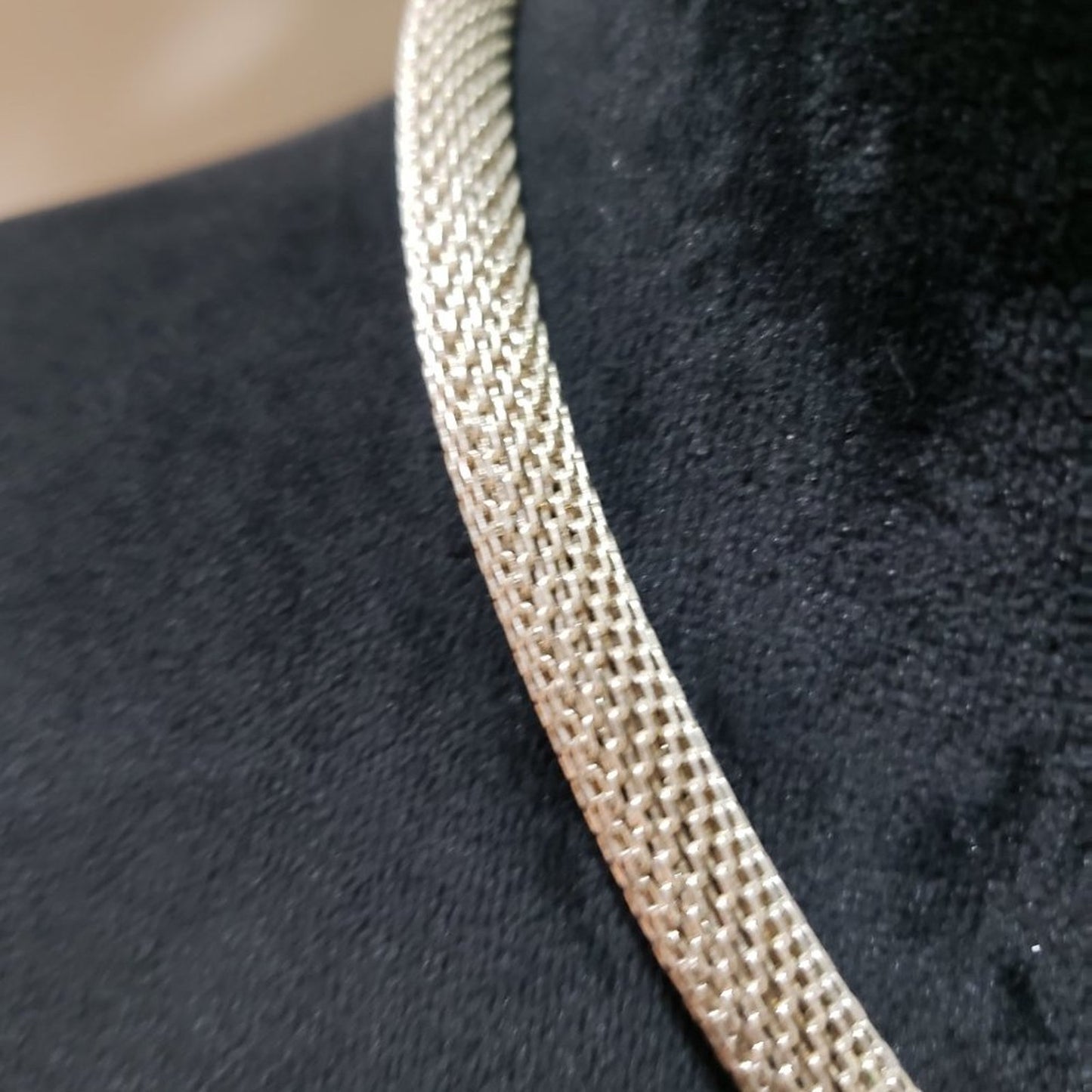 Womens Fashion Silver Tone Thick Mesh Strand Necklace w/ Textured Magnetic Clasp