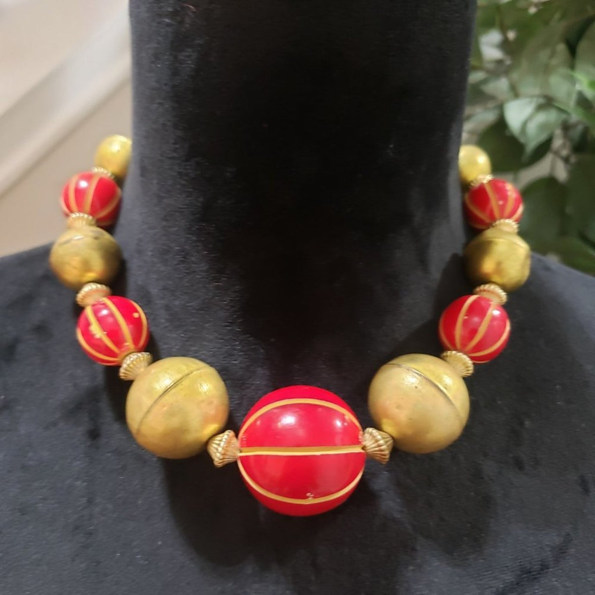Women's Modern Fashion Red & Gold Tone Coral Beaded Choker Necklace