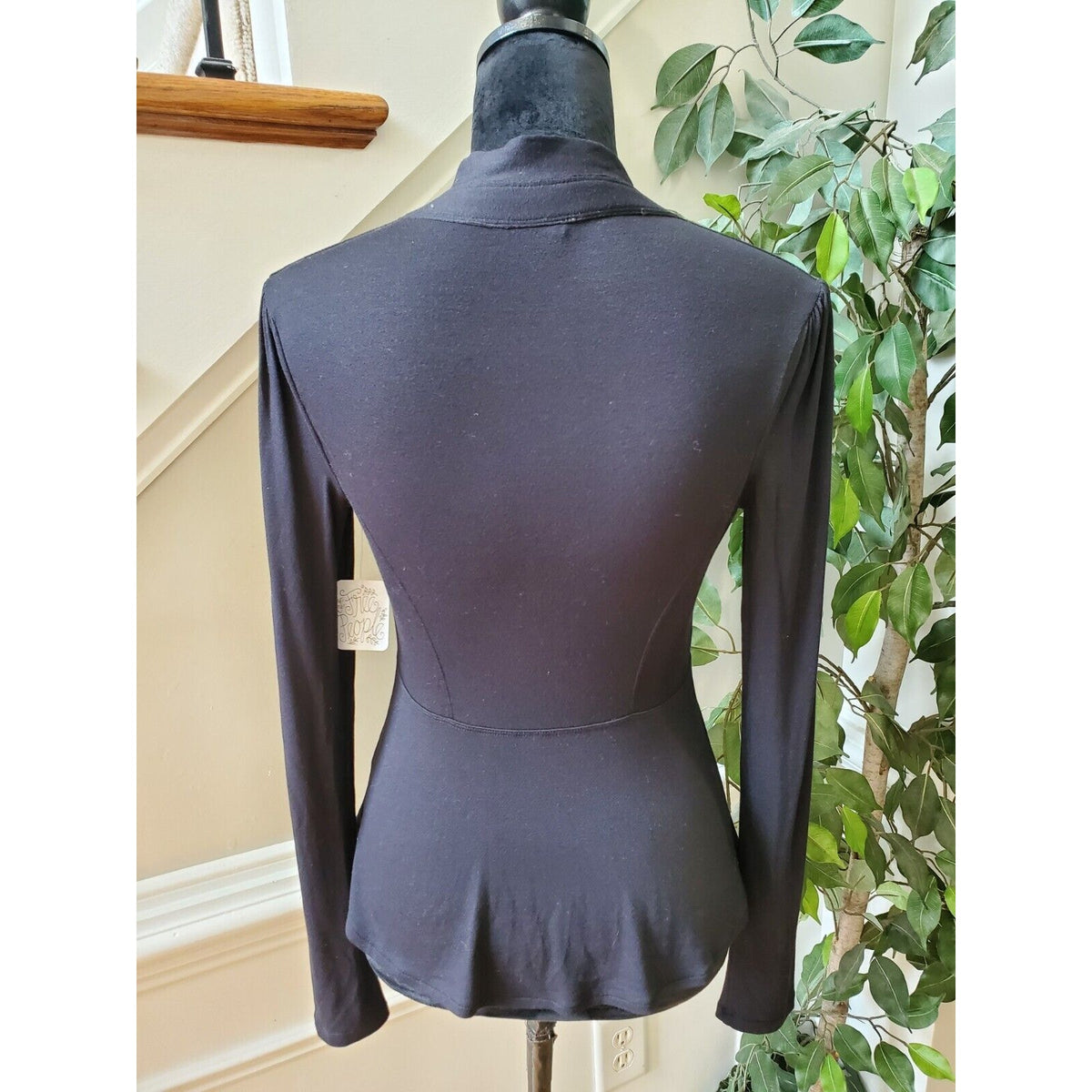 Free People Women Black Rayon V-Neck Long Sleeve Casual Top Blouse Size X-Small