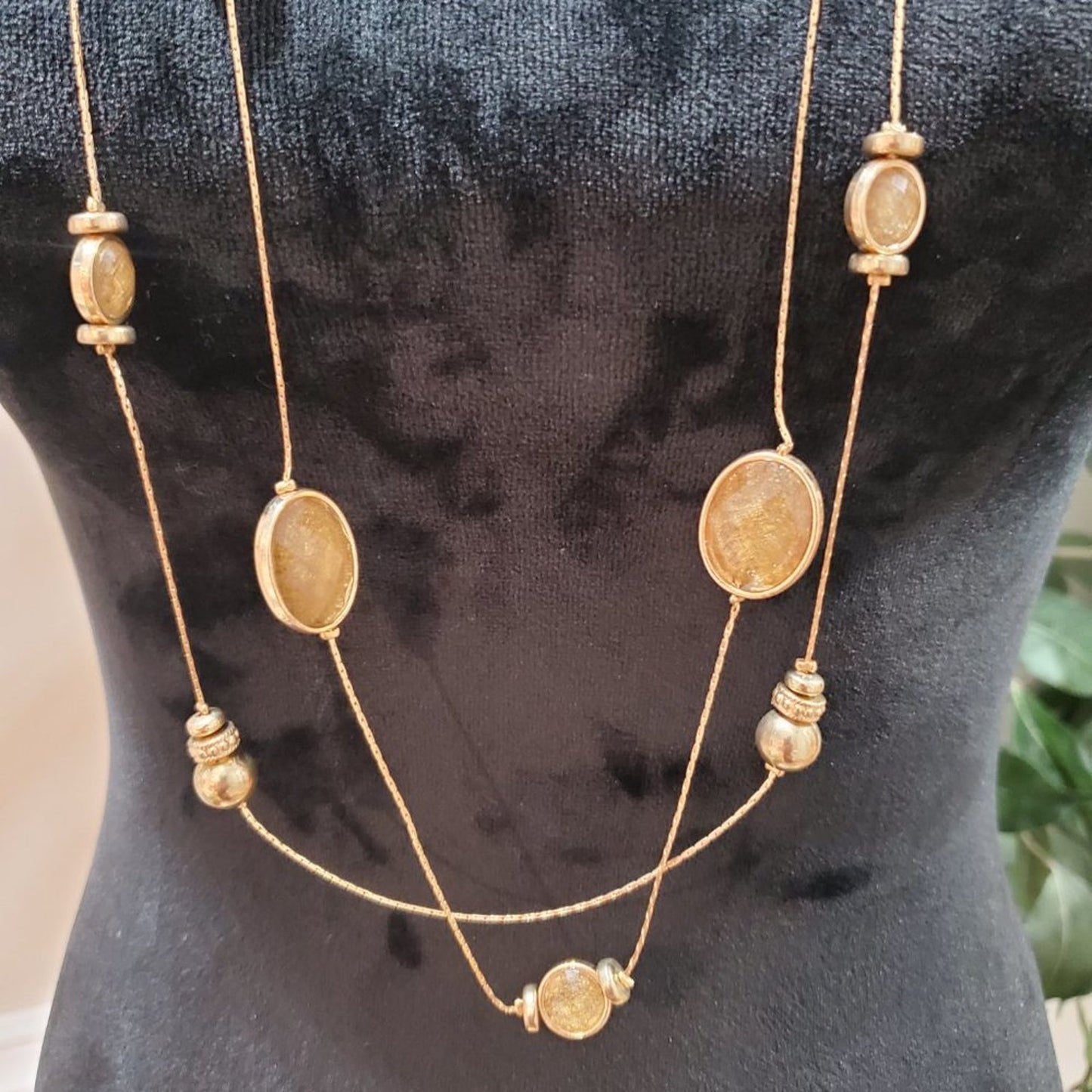 C 1946 Women's Gold Tone Beaded Double Strand Chain Fashion Jewelry Necklace