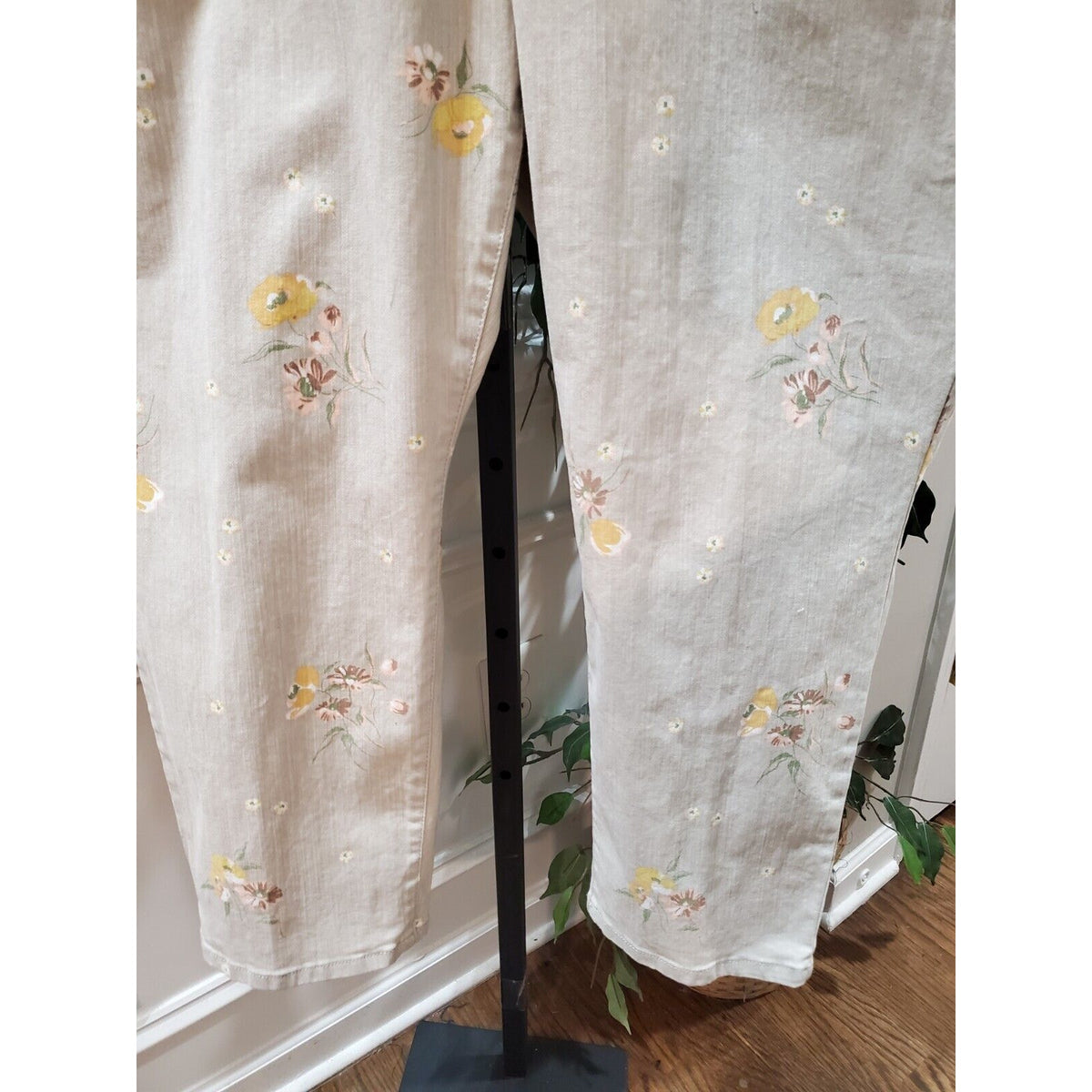 Bandoline Women's Beige Floral Cotton Straight Leg Flat Front Pants Size 24W