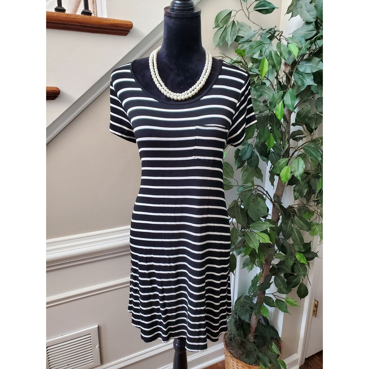Mossimo Supply Co. Women Black & White Round Neck Knee Length Dress Size M