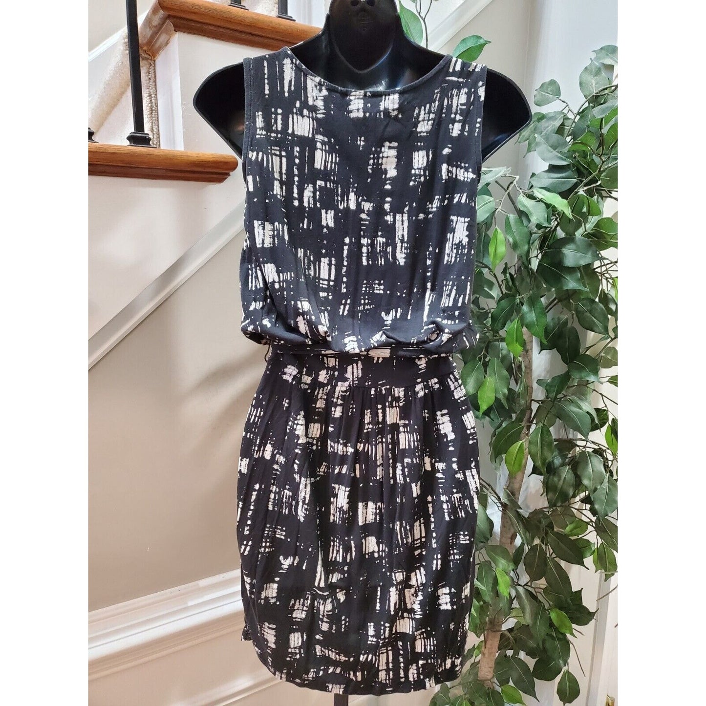 Loft Women's Black & White Modal Round Neck Sleeveless Casual Knee Length Dress