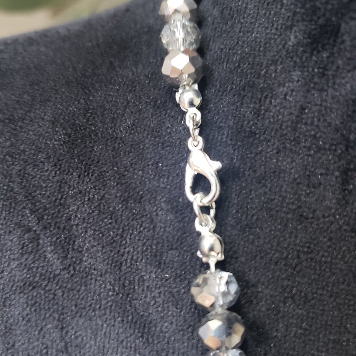 Women Vintage Shimmering Smoky Glass Crystals Bead Collar Necklace with Lobster
