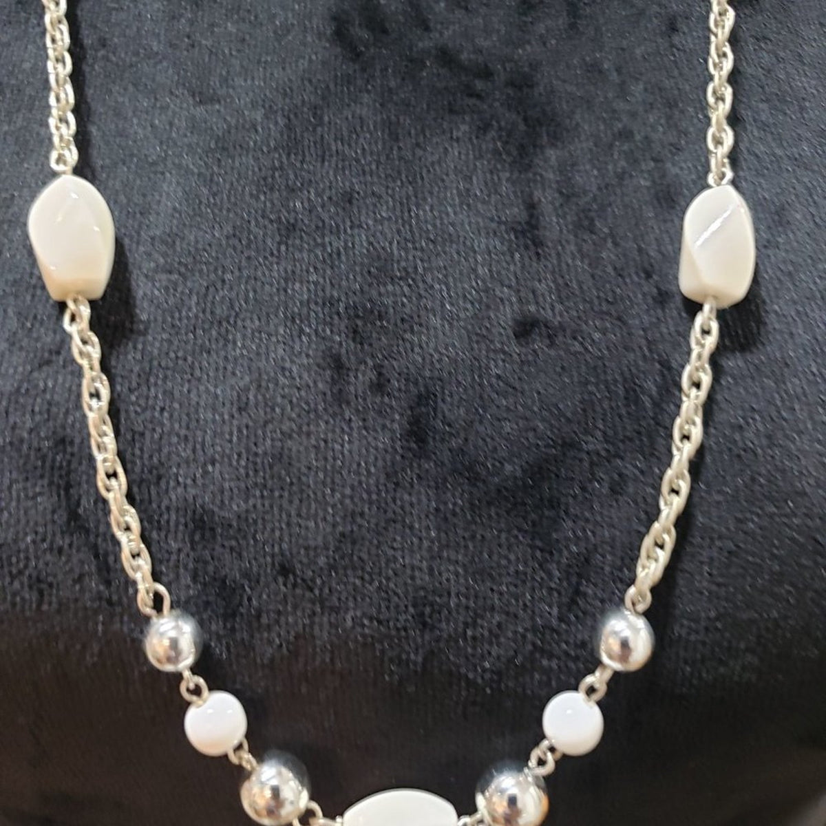 Women's White Round Beaded Link Chain Fashion Pendant Necklace