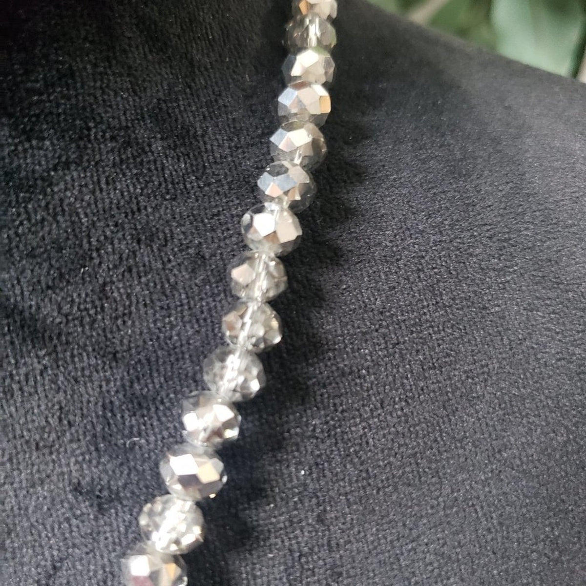 Women Vintage Shimmering Smoky Glass Crystals Bead Collar Necklace with Lobster