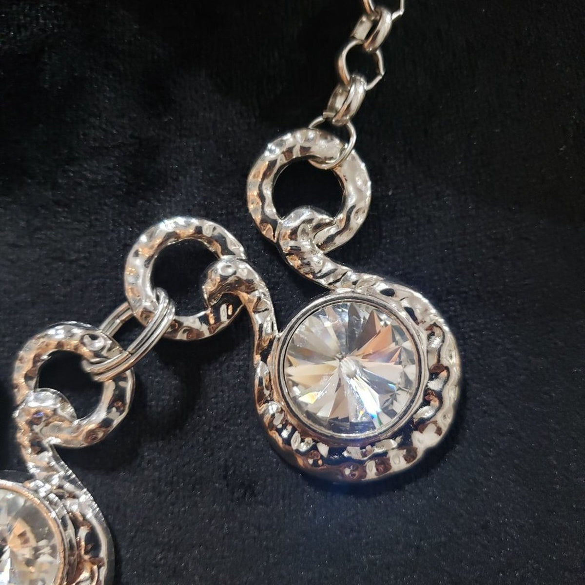 Womens Fashion Silver Hypnotized Glass Stones Collar Necklace with Lobster Clasp