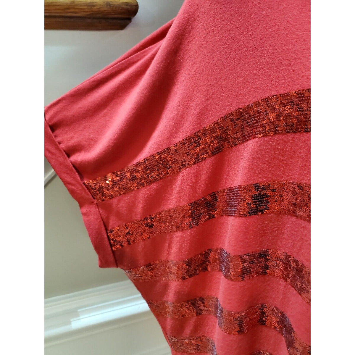 Avenue Women’s Sequin Red Striped Round Neck Sleeve Top Blouse Size 30/32