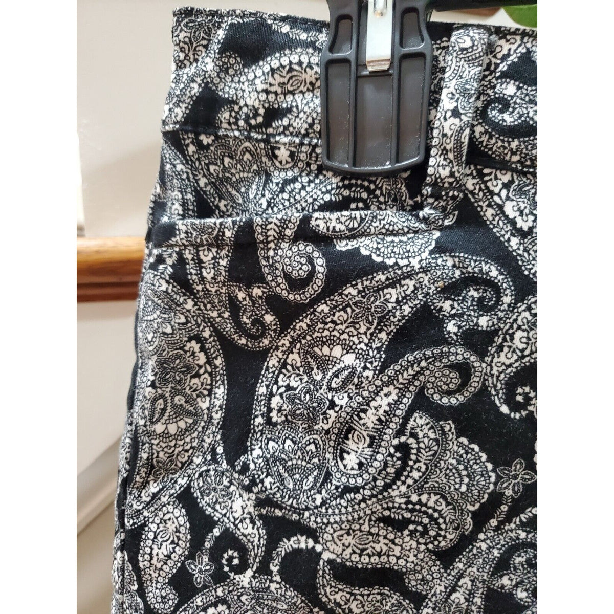 Basic Editions Women's Black & White Paisley Cotton Walking Casual Short Size S