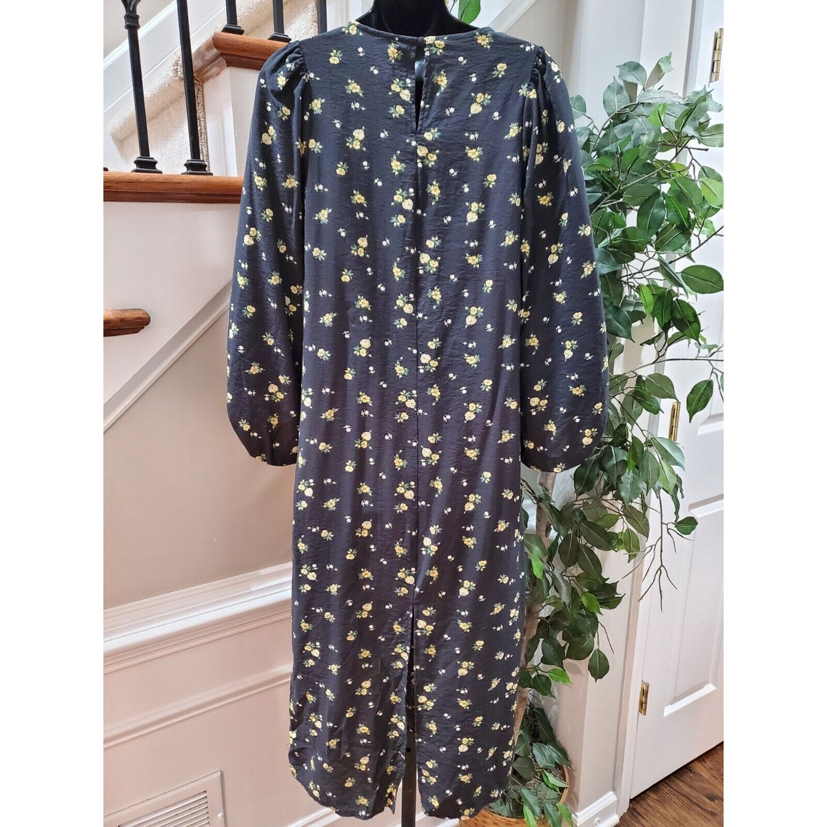 H&M Women Black Floral Viscose Round Neck Long Sleeve Knee Length Dress Size XS