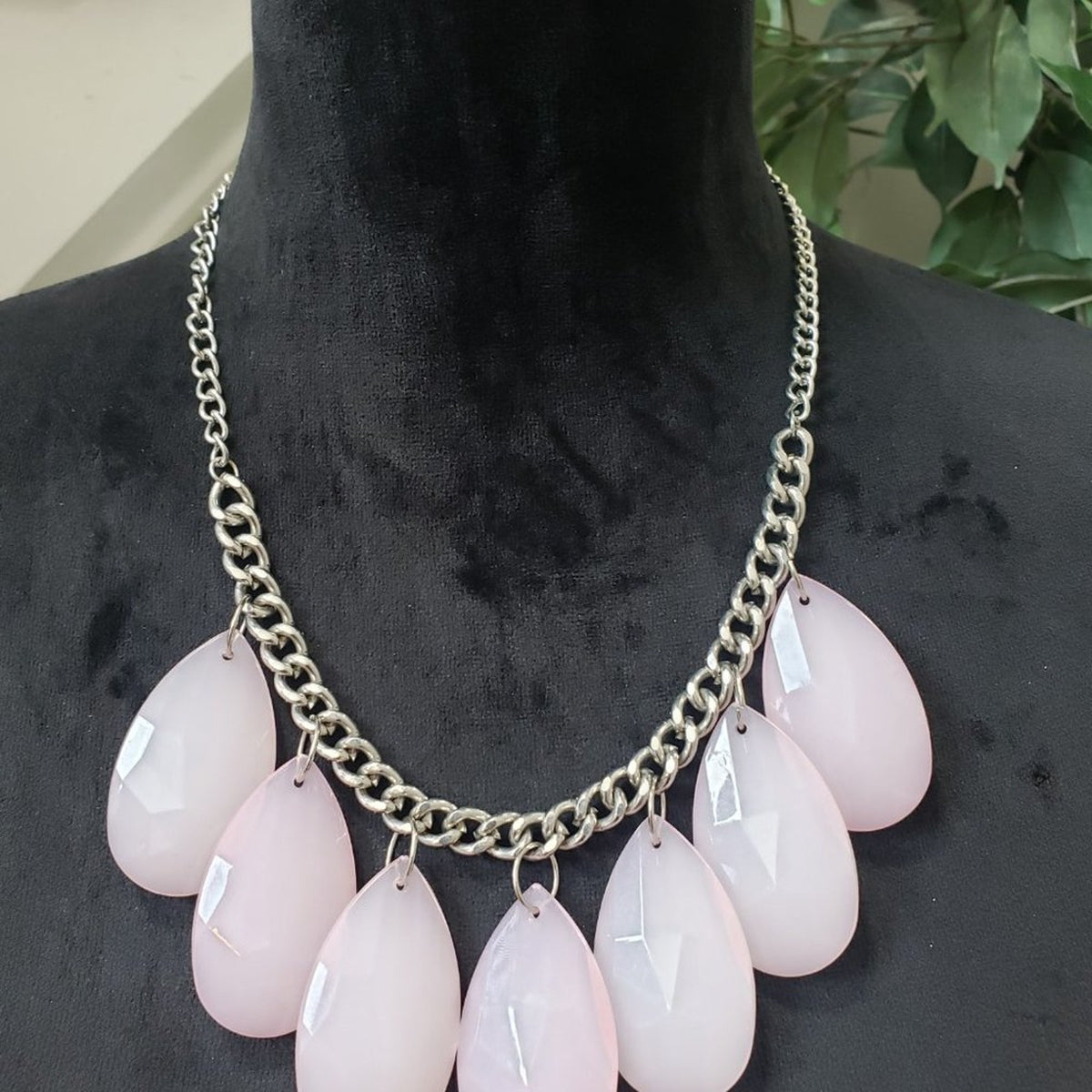 Women's Silver Tone Pink Oval Shape Beaded Chunky Stylish Necklace