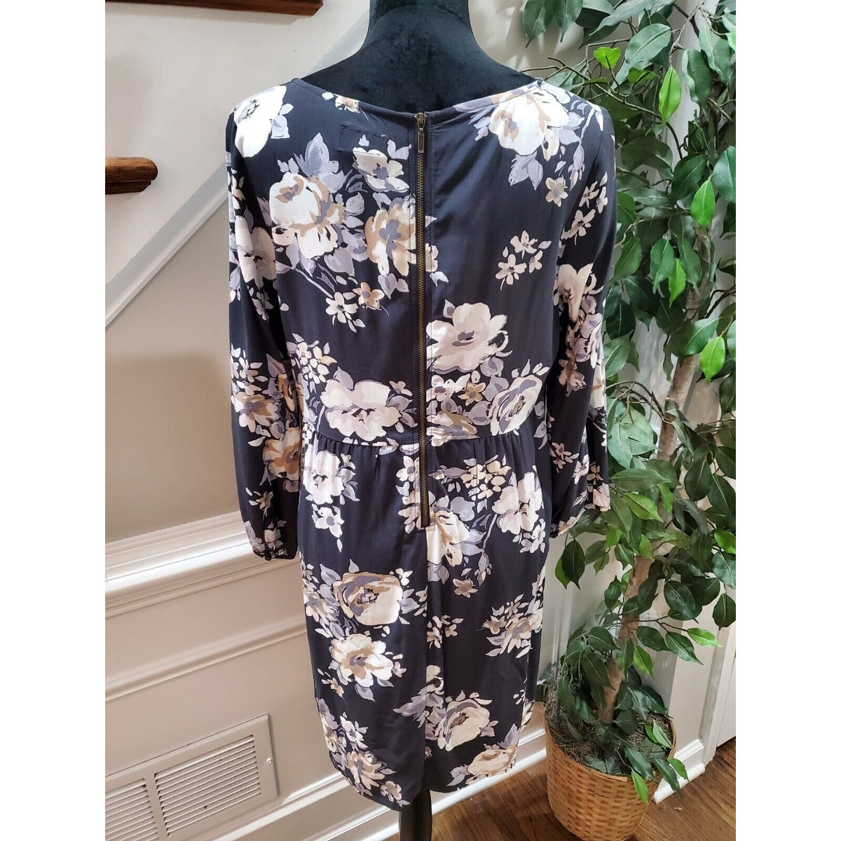 Old Navy Women's Black Floral Rayon Round Neck Long Sleeve Knee Length Dress M