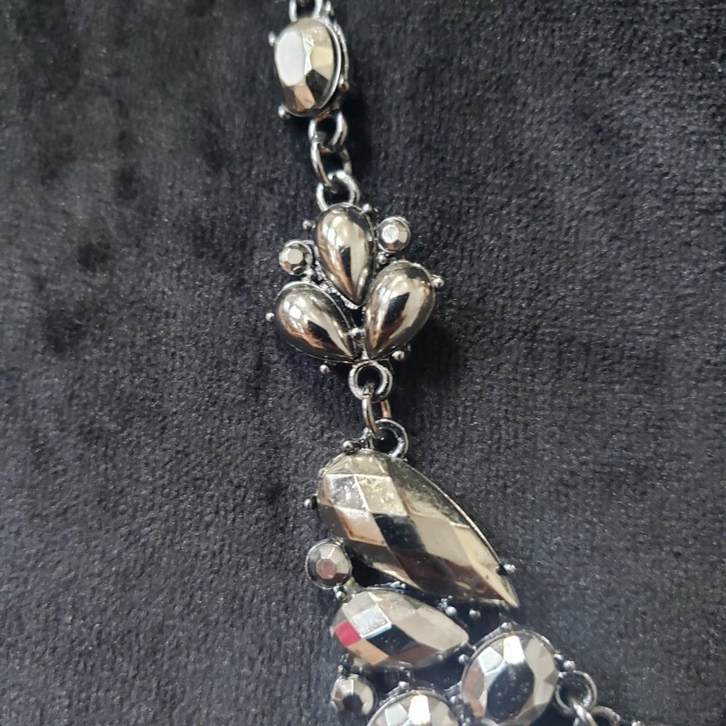 Womens Vintage Brass Tone Rhinestone Beaded Statement Necklace with Lobster Clas