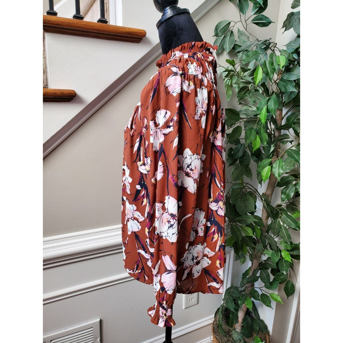 Chelsea. 28 Women Brown Floral Polyester Mock Neck Long Sleeve Top Blouse Size S