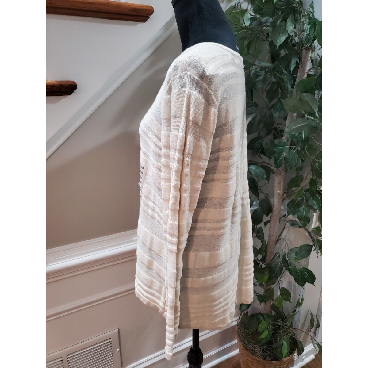 Eight Eight Eight Women's Beige Round Neck Long Sleeve Pullover Knit Sweater M