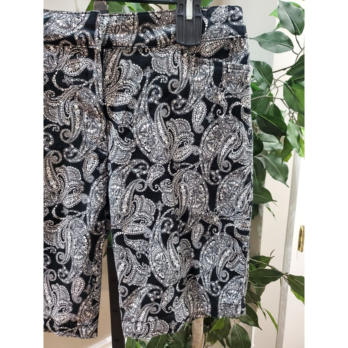 Basic Editions Women's Black & White Paisley Cotton Walking Casual Short Size S