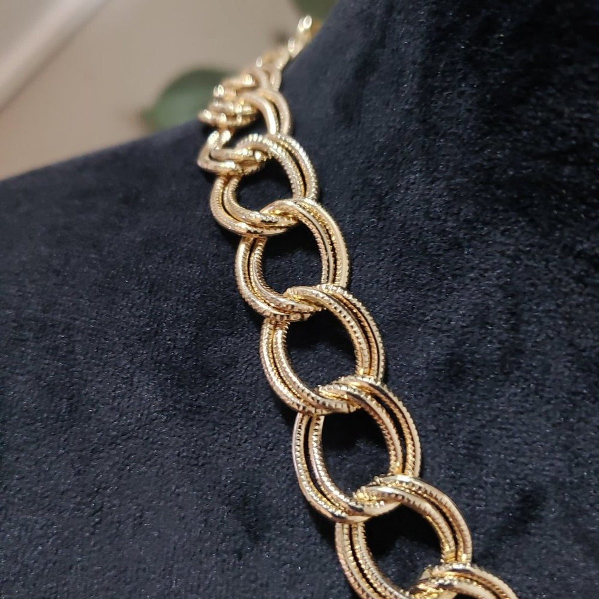 Women's Chunky Double Link Textured Gold Tone Classic Look Necklace