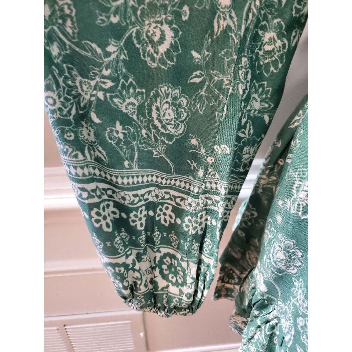 Skylar + Madison Women's Green Floral Rayon Round Neck Long Sleeve Knee Length M