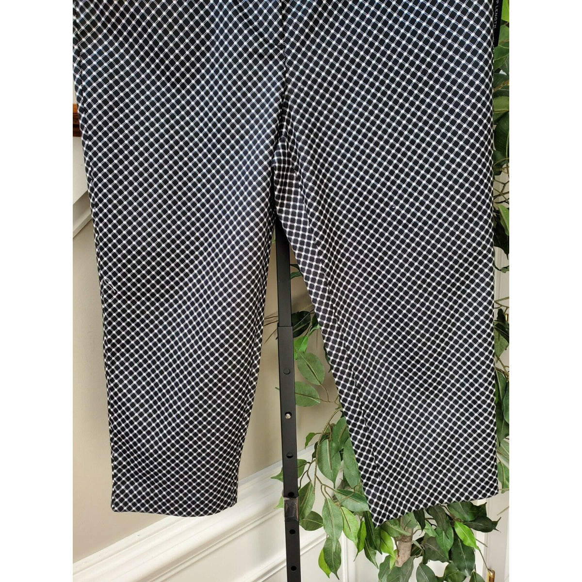 Worthington Women's Black Cotton Modern Fit Thigh Slim Leg Casual Capri Size 10