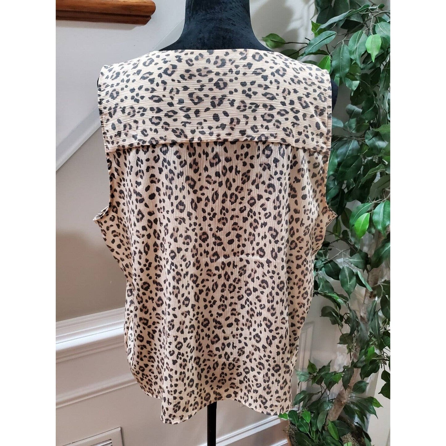 Nine West Women's Beige & Brown Polyester V-Neck Sleeveless Casual Shirt Size XL