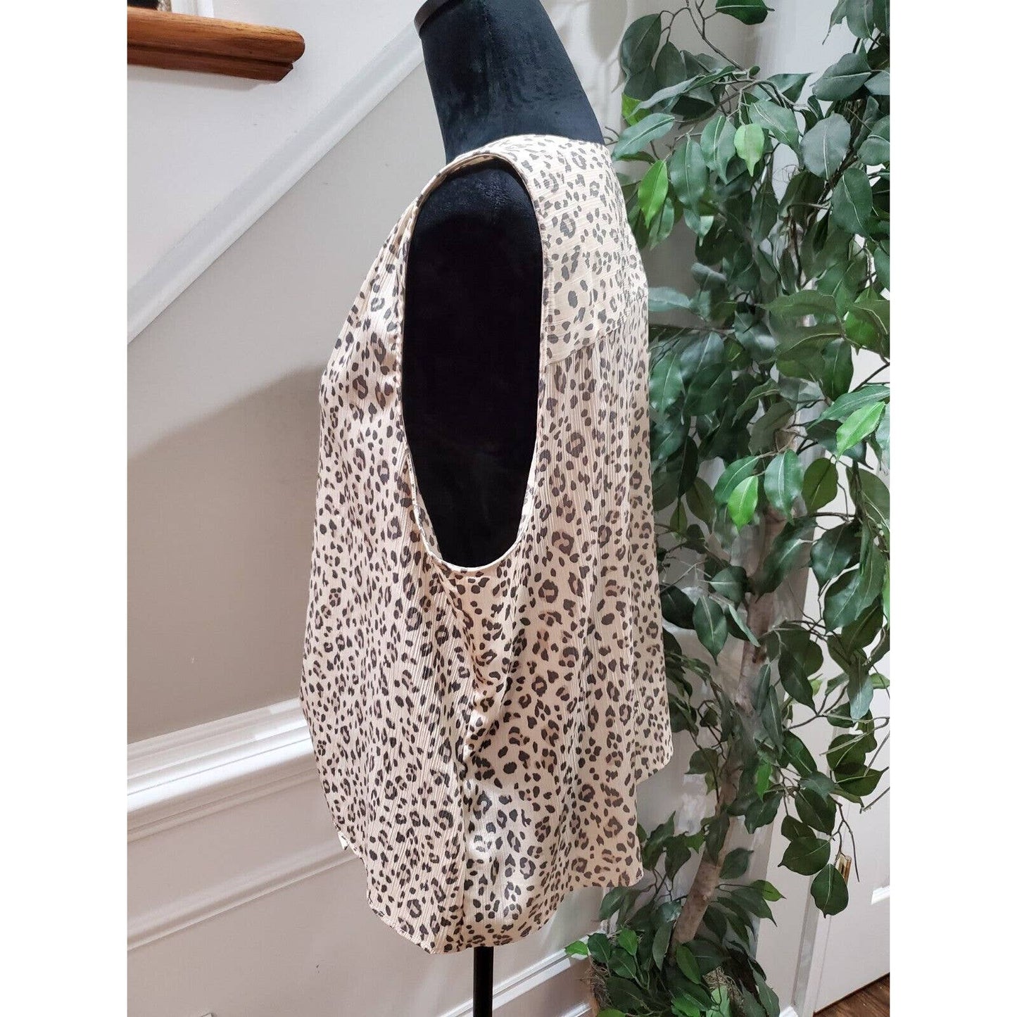 Nine West Women's Beige & Brown Polyester V-Neck Sleeveless Casual Shirt Size XL