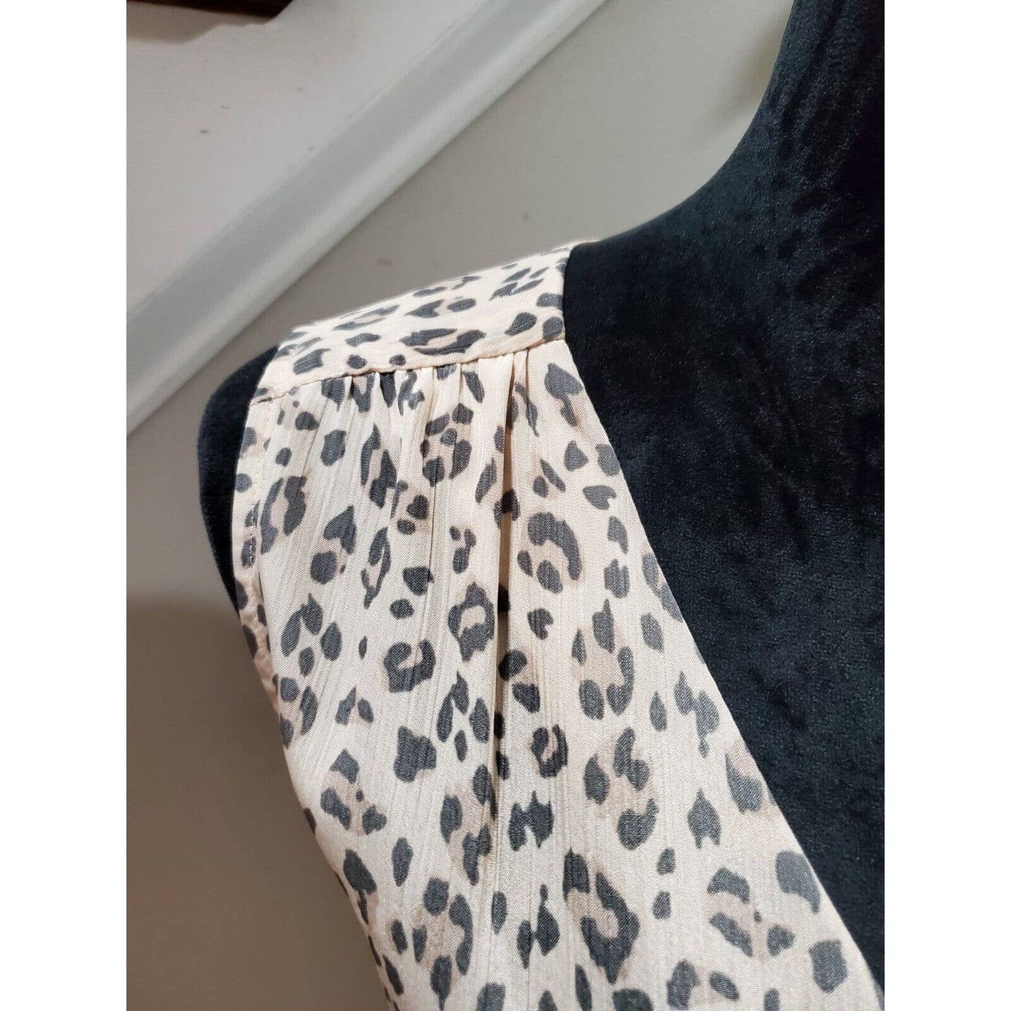 Nine West Women's Beige & Brown Polyester V-Neck Sleeveless Casual Shirt Size XL